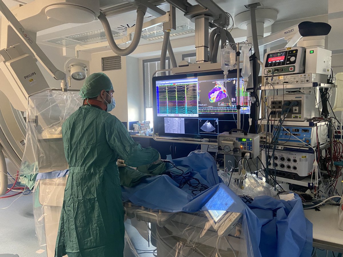 FilippoCauti's tweet photo. It is such a privilege and honor for us #fbfteam to work with such an enthusiastic fellow like ⁦@MarcoPolselliMD⁩ 🥇🍔. There is nothing better than sharing ⁦knowledge!!🧉#Epeeps ⁦@AIACaritmologia⁩ ⁦@AiaClazio⁩ ⁦@HRSonline⁩ #VThunter https://t.co/ZalIOQT37q