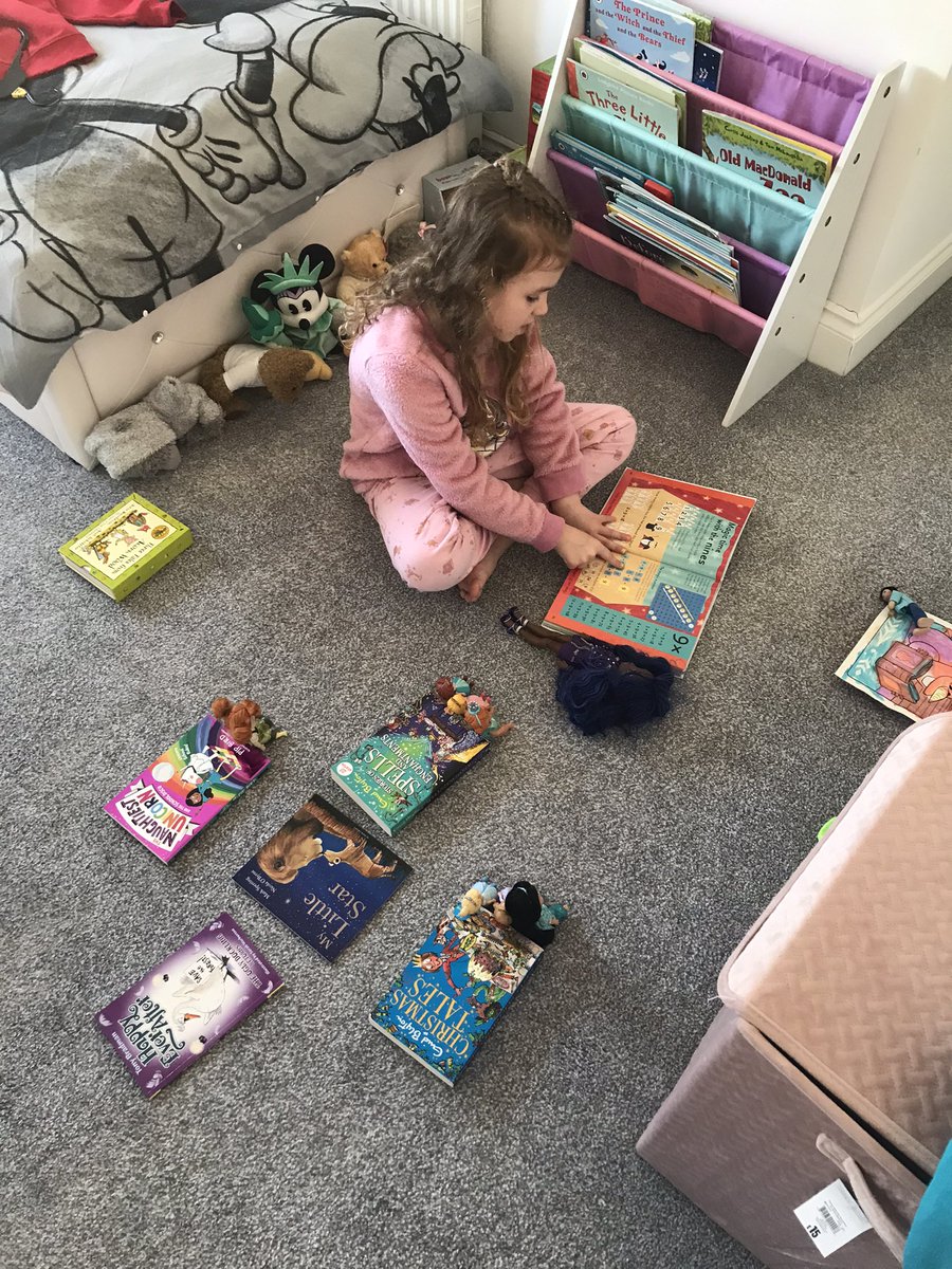 LGraham1980's tweet photo. E enjoying playing teacher and reading to her pupils!! @GreenhillMrsM https://t.co/ove8LyzWcS