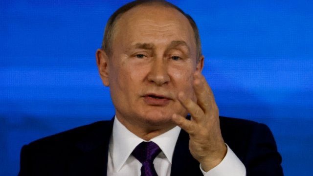 infolojaec's tweet photo. #ÚLTIMAHORA 🔴
#InfoGlobal #AFP | El presidente ruso, Vladimir Putin, anunció que no enviará reclutas ni reservistas a luchar en #Ucrania y aseguró que la guerra en ese país está siendo librada por "profesionales" que cumplen "objetivos establecidos". https://t.co/vpTpa5gO44