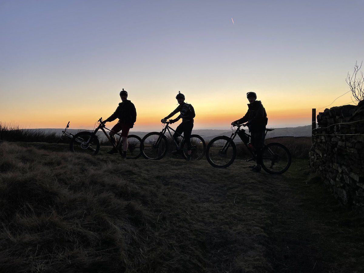 davidwarddk's tweet photo. Up the hill before dark https://t.co/zxQC9a0Uy0