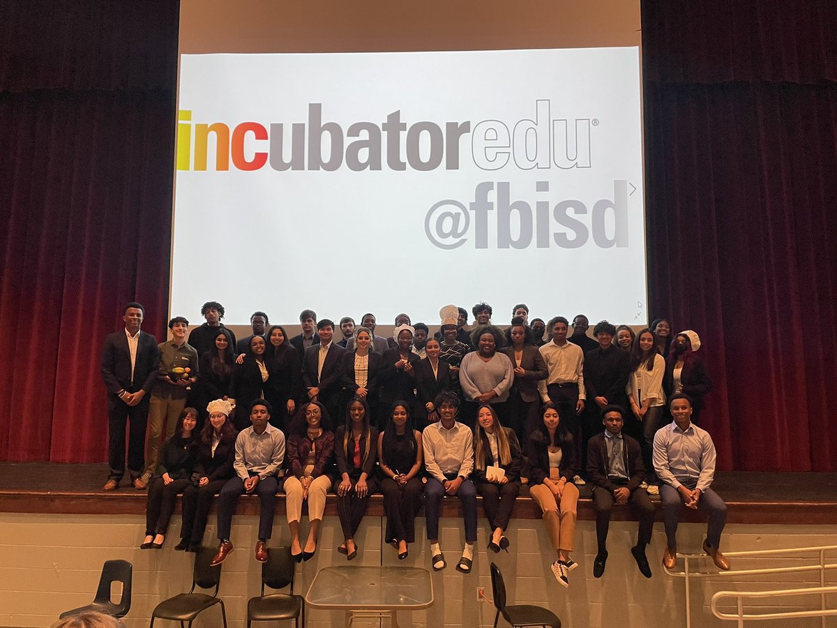 Great day for Travis IBMA C/O 2022! <a href="/FB_IBMA/">International Business & Marketing Academy</a> seniors completed their MVP pitches for their Entrepreneurship Capstone course ✅ <a href="/THS_Tigers/">Travis High School</a>
