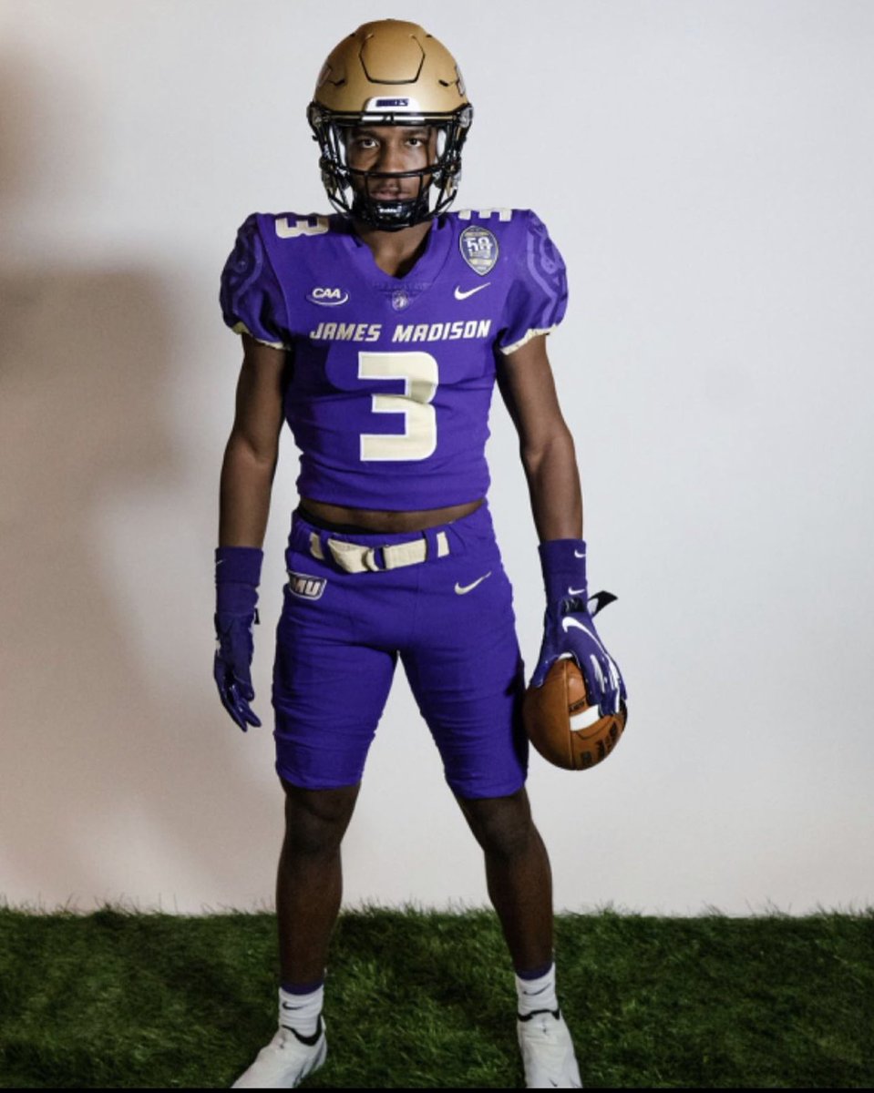 DorianH2023's tweet image. Errbody wanna kick it wit me, I’m the littest in my city #chosen 🥇 #JMUWASLIT 🔥