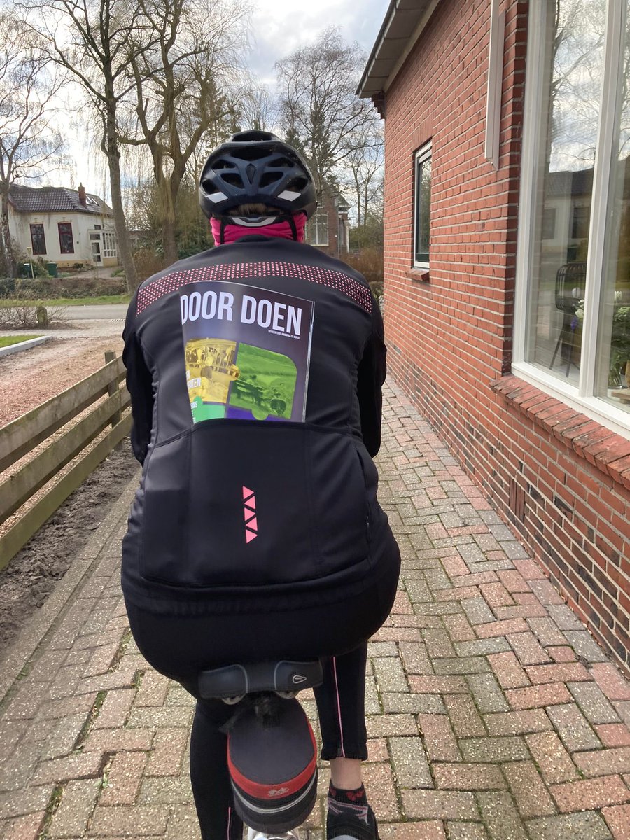 CGB_AenH's tweet image. Dit weekend zijn onze kandidaten, (familie)leden en kinderen gestart met het bezorgen van ons magazine 𝗗𝗢𝗢𝗥 𝗗𝗢𝗘𝗡. Heb je ‘m nog niet ontvangen? Dan vind je deze uiterlijk vrijdag in je brievenbus! Digitaal lezen kan ook, zie gbaaenhunze.nl/verkiezingen