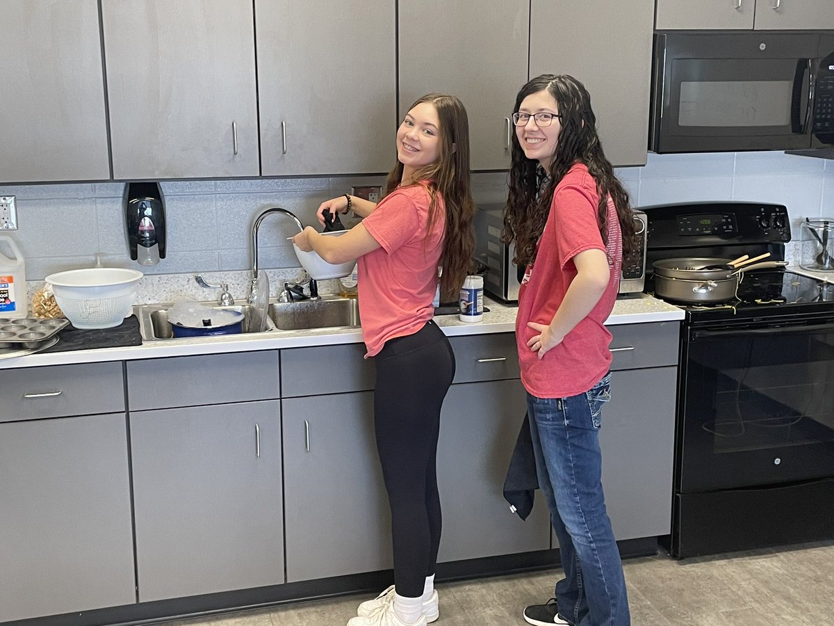 BWhitLHS_ENG's tweet photo. We made “true” Italian cuisine with our exchange student from Italy leading the charge. We had ingredients flown in from Italy and they cooked it. #Carbonara #LifeSkills https://t.co/47ZMZBw2kd