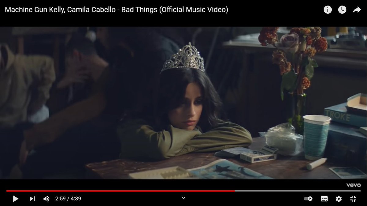 csshamelesss's tweet image. A maioria da galera notou as semelhanças entre o mv de Bam Bam com o de Bad Things. Em BT ela tem um um relacionamento complicado e em BB ela tá sofrendo pelo termino de um relacionamento. Agora bora fanficar sobre BB, afinal é pra isso que eu criei uma fc.