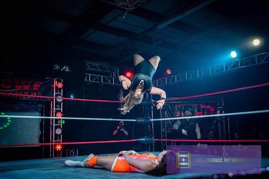 flippy flips to get me that W 🔥#moonsault #ccmoss #wrestling #womenswrestling #cwfcanada