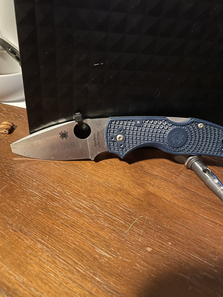 Tim_Frederick's tweet image. When your @SpydercoKnives tip snaps off 😭😭