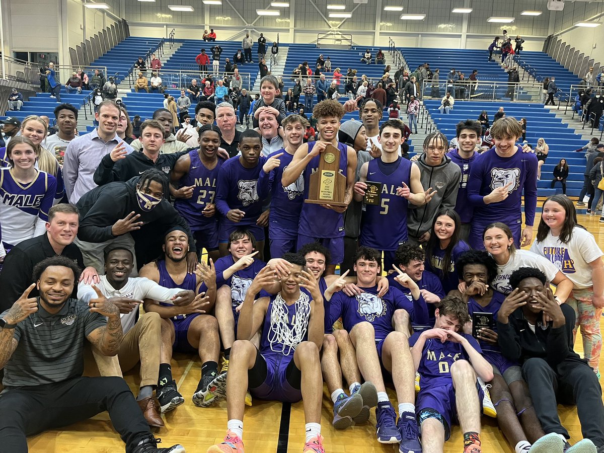 MaleBulldogs's tweet photo. 🏀🏀What a game…DAWGS win Regional 🏆 for second time in 3 years under @TimHaworth13 .  Cheer wins in-game competition 🏆.  Dawg Pound rules !!  Howard Fleming back at Valley for the game🏆.  So proud of our players &amp; coaches…all of you deserve the trip to Rupp😈.
#DawgLife https://t.co/n9oJDBxJji