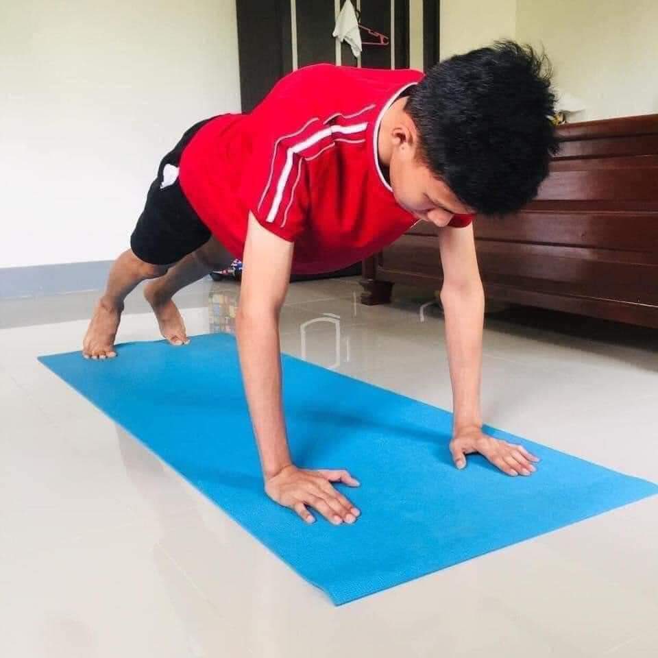 boypblo's tweet photo. Workout tipis-tipis https://t.co/YQ6gd9zkW9