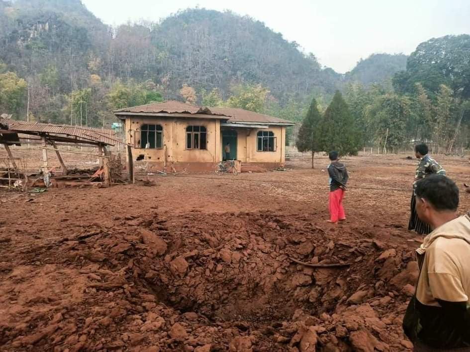 spring21MM's tweet photo. At 2am on Mar 8, Military Terrorists Deliberately Bombed with fighter jets in #Saungdular village, #Deomoso Tsp, Kayah State even though there's no clash—Damaging civilians' houses &amp; a church. Other causalities are still unknown yet.
#2022Mar8Coup #WhatsHappeningInMyanmar https://t.co/wAaO6PU57O