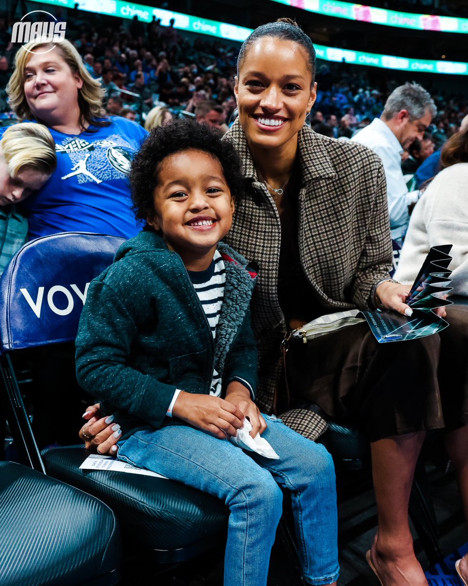 dallasmavs's tweet image. Mini @SDinwiddie_25 in the 🏠🥰