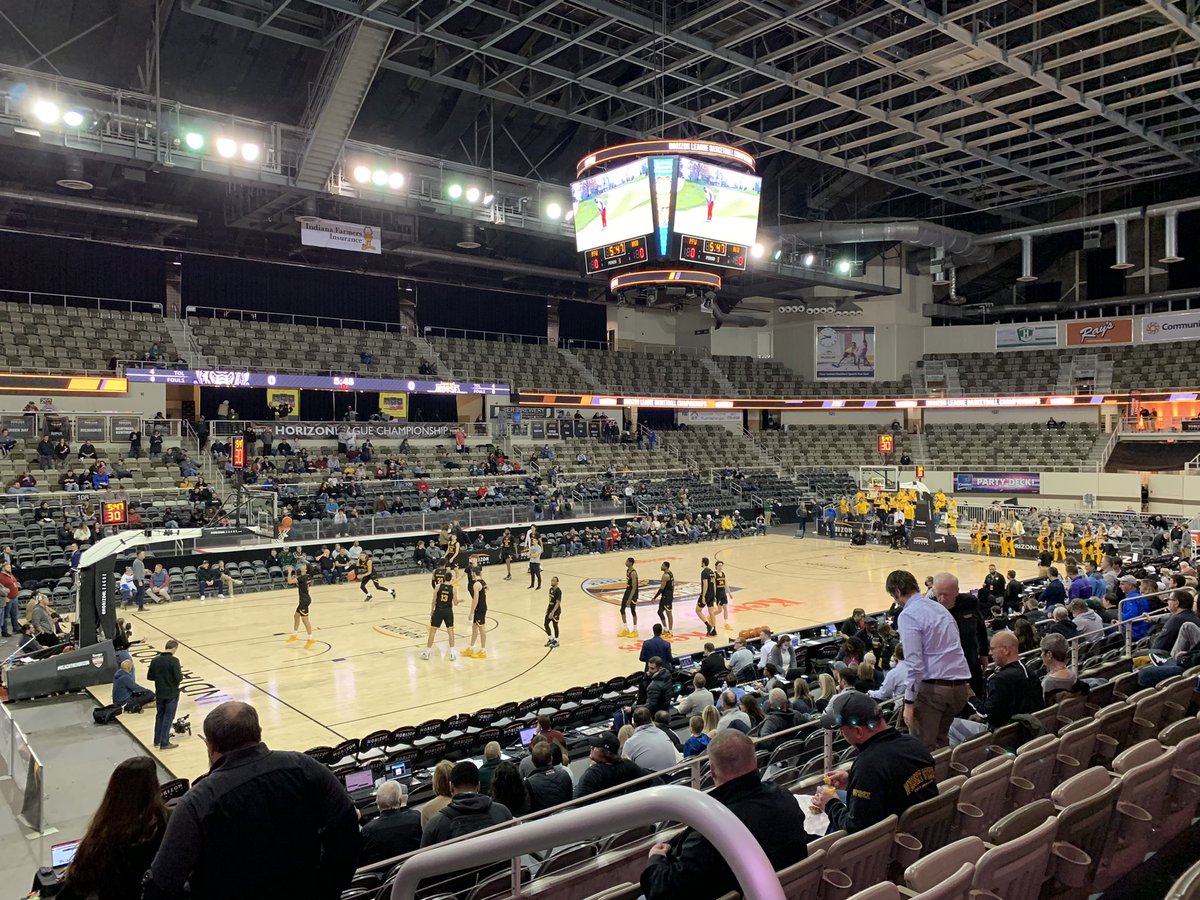 nate_bohn's tweet photo. Ready for some @HorizonLeague Hoops! #REACHtheHORIZON 

Who ya got @GoMastodons or @NKUNorseMBB❓

@MadisonParrelli and I are thinking the Mastodons! @IndyStateFair https://t.co/eXph75xDqO