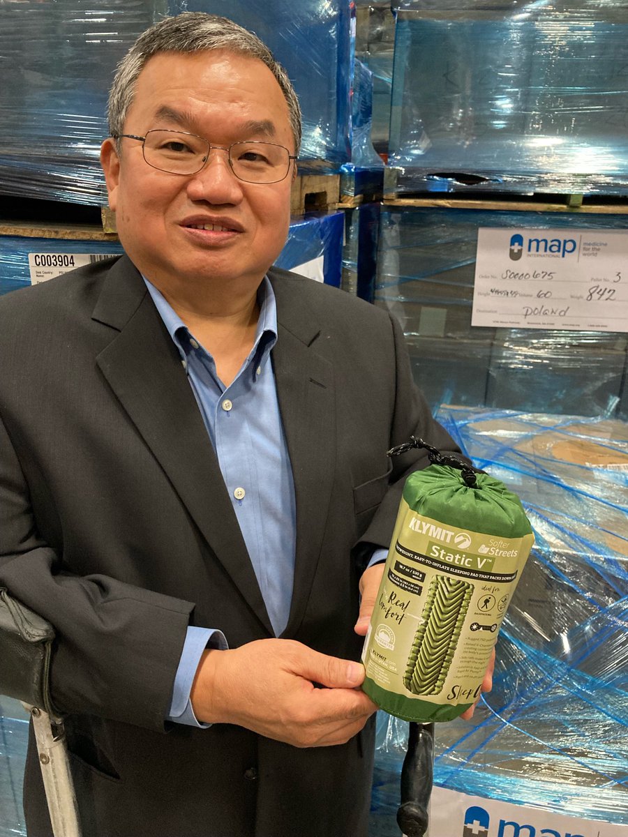 stevenstirling's tweet photo. Many thanks to Nicole with Softstreet for providing sleeping bag pads for Ukrainian refugees escaping the brutal attacks from Russia.  MAP is working with our partners: Project Hope, World Hope and Convoy of Hope.  Please help: https://t.co/7DXrERvyLq. Thanks https://t.co/1TnDD1QcSV