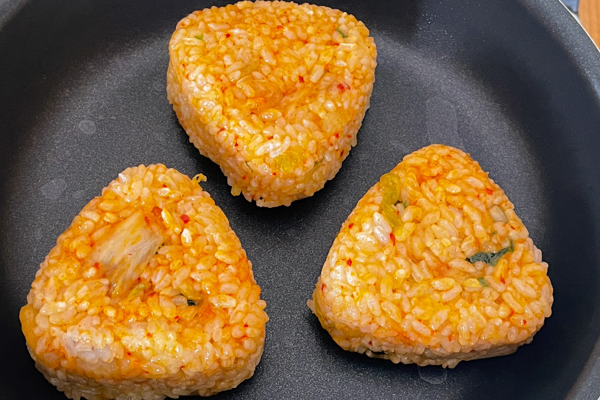 香ばしくてめちゃくちゃ美味しそう。「悪魔のチーズキンパ風焼きおにぎり」