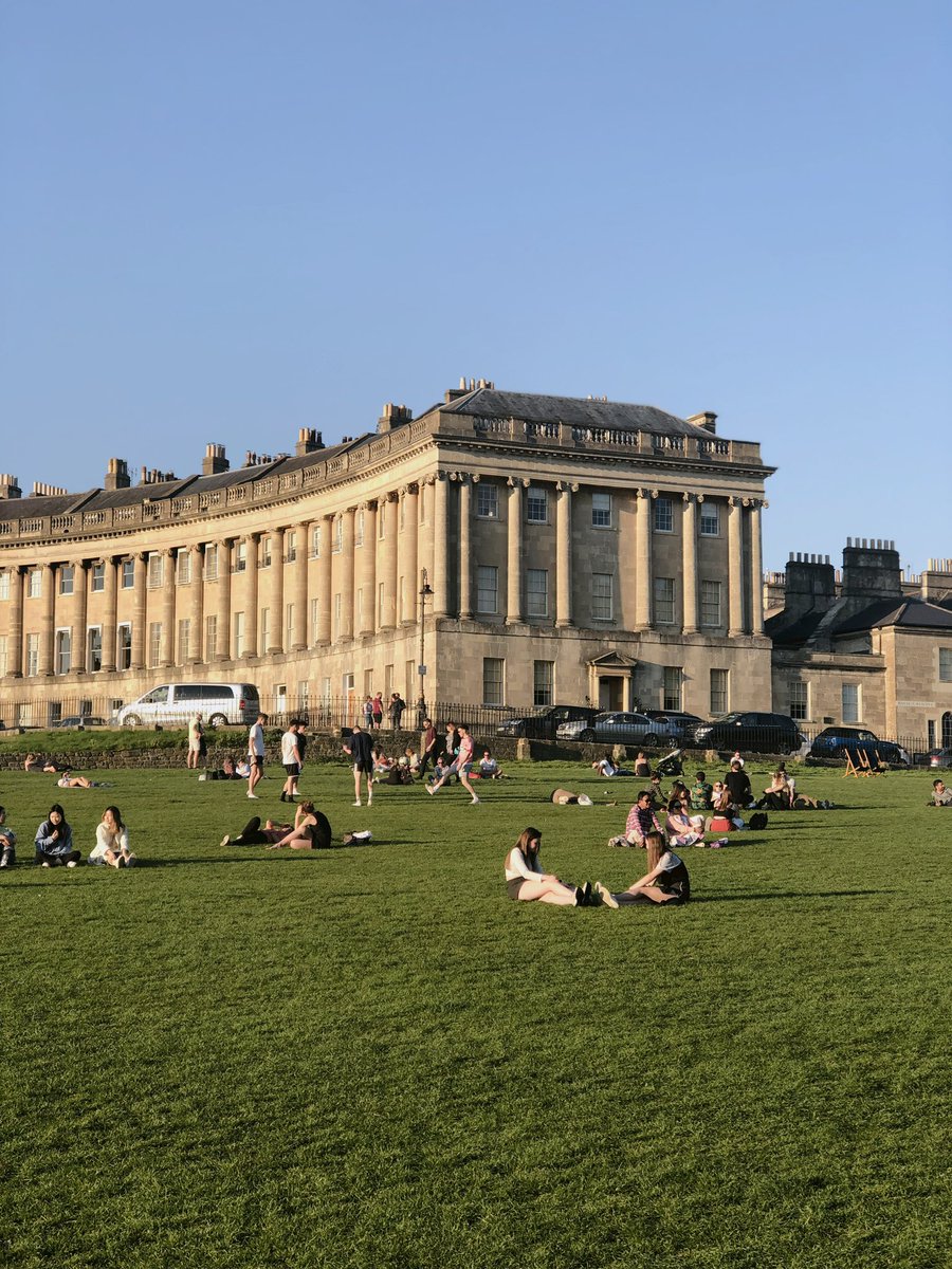 K81WF's tweet photo. Bath, UK เมืองมรดกโลกเล็กๆ มีทั้งที่ช้อปปิ้ง ห้องสมุด park ตลาดlocal ร้านคาเฟ่เล็กๆมากมาย หรือสถาปัตยกรรมสวยๆ แหล่งท่องเที่ยวในเมืองเดียว อากาศดี ผู้คนก็ใจดี คิดถึงการออกไปเดินชิวได้ทุกเวลาที่นู่น💖 https://t.co/T6bC2WYrDv