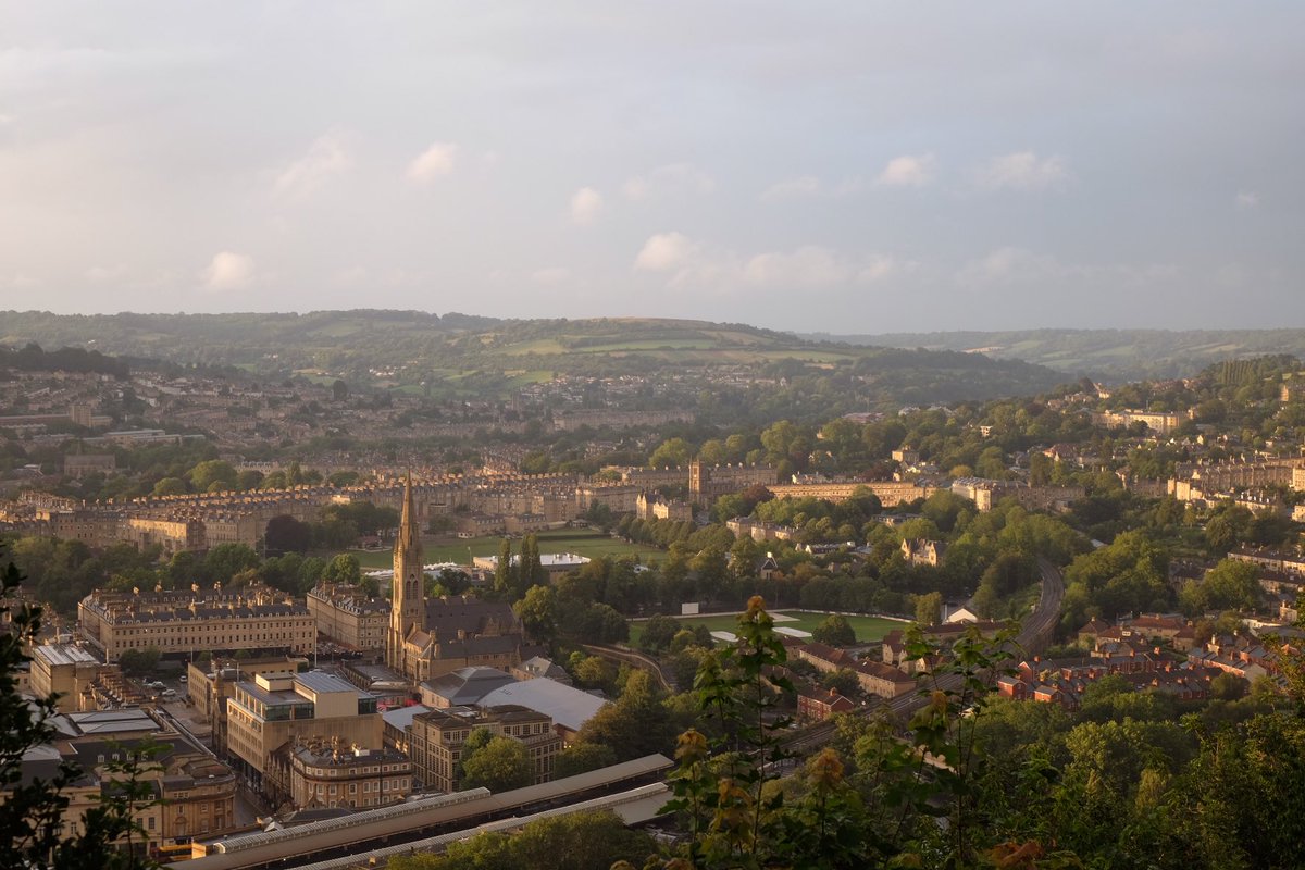 K81WF's tweet photo. Bath, UK เมืองมรดกโลกเล็กๆ มีทั้งที่ช้อปปิ้ง ห้องสมุด park ตลาดlocal ร้านคาเฟ่เล็กๆมากมาย หรือสถาปัตยกรรมสวยๆ แหล่งท่องเที่ยวในเมืองเดียว อากาศดี ผู้คนก็ใจดี คิดถึงการออกไปเดินชิวได้ทุกเวลาที่นู่น💖 https://t.co/T6bC2WYrDv