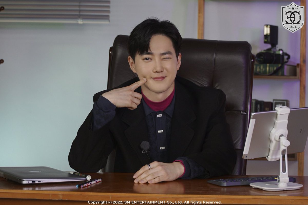 mYeon_kiTe's tweet photo. 로고는 여전히 구리지만 오빠는 참 이뿌네요.. https://t.co/fD4R8FeYkl