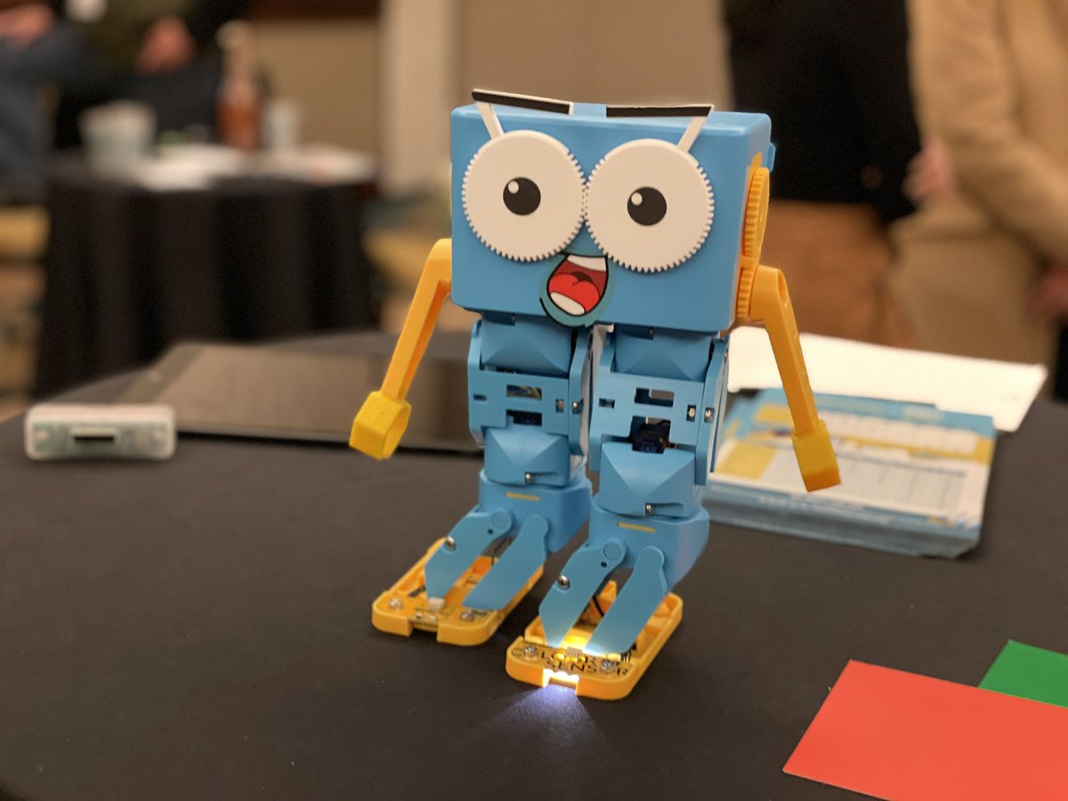 elizabethhubing's tweet image. Met @MartyTheRobot today at @SXSWEDU! He’s a walking, talking, and dancing robot that helps bring programming and coding alive. While coding is like a foreign language to me, I can see how this would be an amazing (and super fun!) learning tool. #SXSWEDU #EdTechIowa