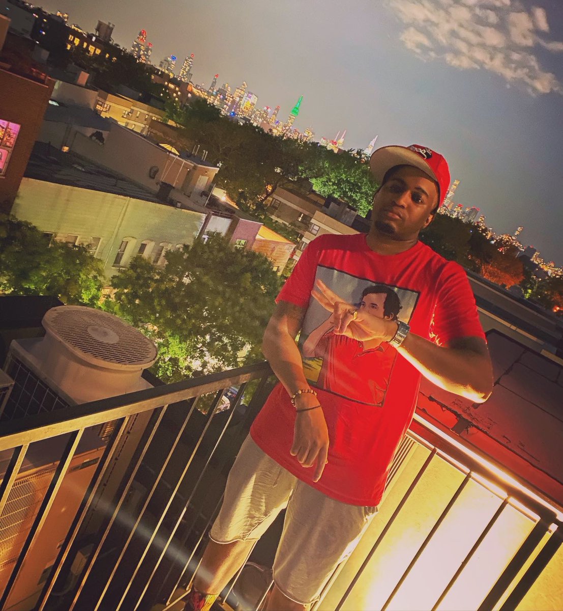 DJKidFamous's tweet photo. #NYC nights! 😎✌🏾 https://t.co/tpqMJt0iGj