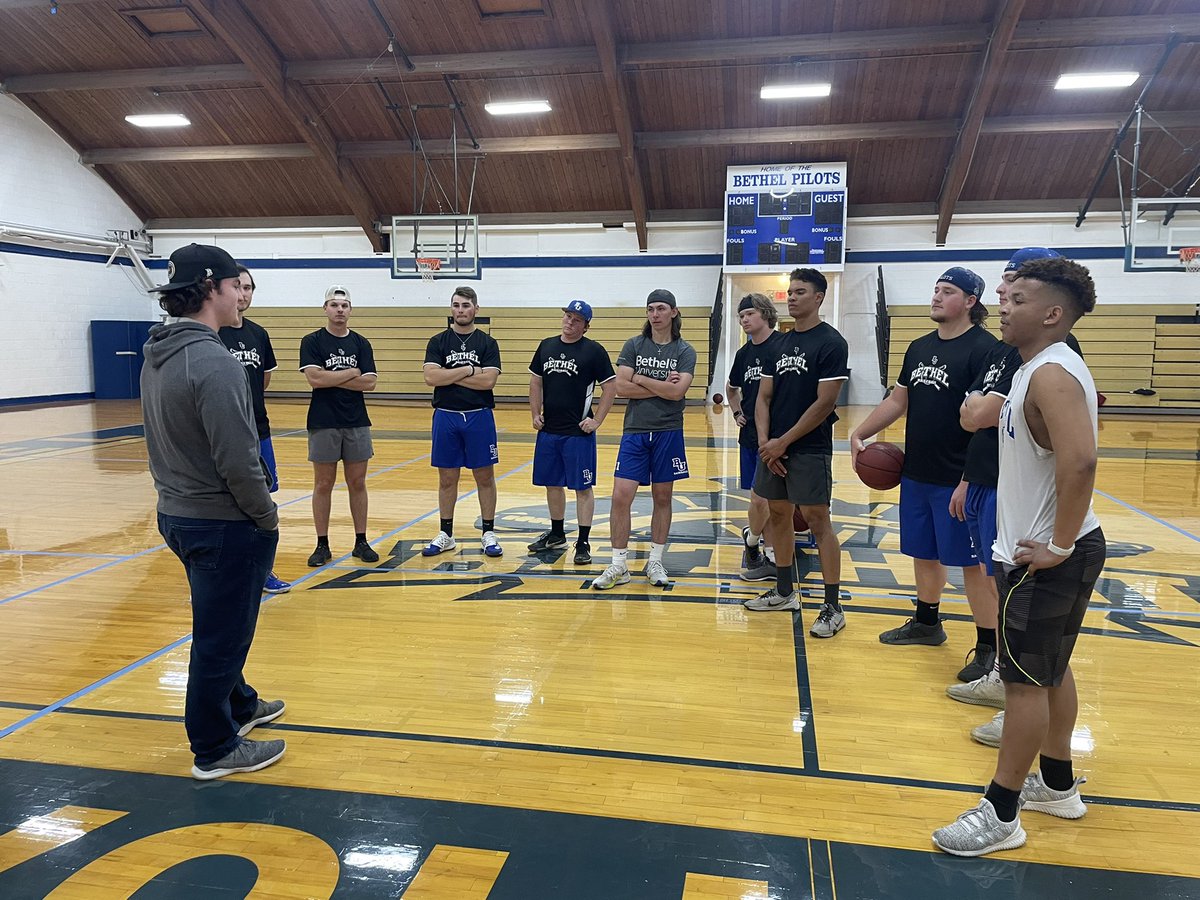 BUPilotsBB's tweet photo. We enjoyed having baseball alumni Justin Rasmussen join us for our pitching practice and conditioning. He talked to our guys and reminded them to enjoy their days playing this great game and to never take for granted the opportunity that they currently have! #TEAM #ALWAYSAPILOT https://t.co/egyTzI5dES