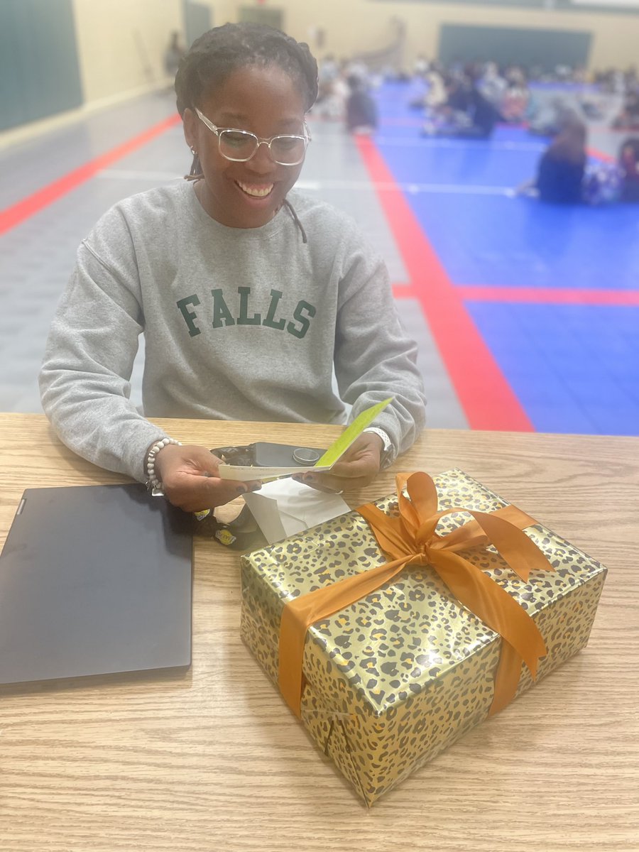 UrsulaHill25's tweet photo. Today I experienced all the FEELS! My Co-Brothers (My coworkers turned brothers) surprised me with a congratulatory gift for my new adventure. If you KNOW ME you know this gift was PERFECT. The thoughtfulness behind  it!  It’s been US the past 7 years. I am going to miss them! https://t.co/Co8d4nIlKO