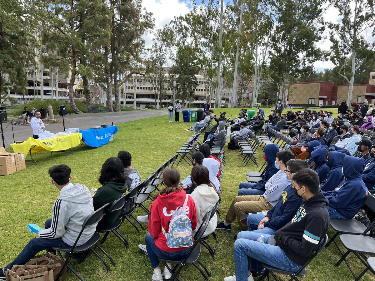 UCIMESA's tweet photo. Look who stopped by our HS MESA Day to share a few words? Thanks Dean Magnus! 

@UCIEngineerDean @UCIEngineering @UCIbrenICS @UCIrvine #STEMEd #kickingitwiththeDean https://t.co/XHPhI8n2X5