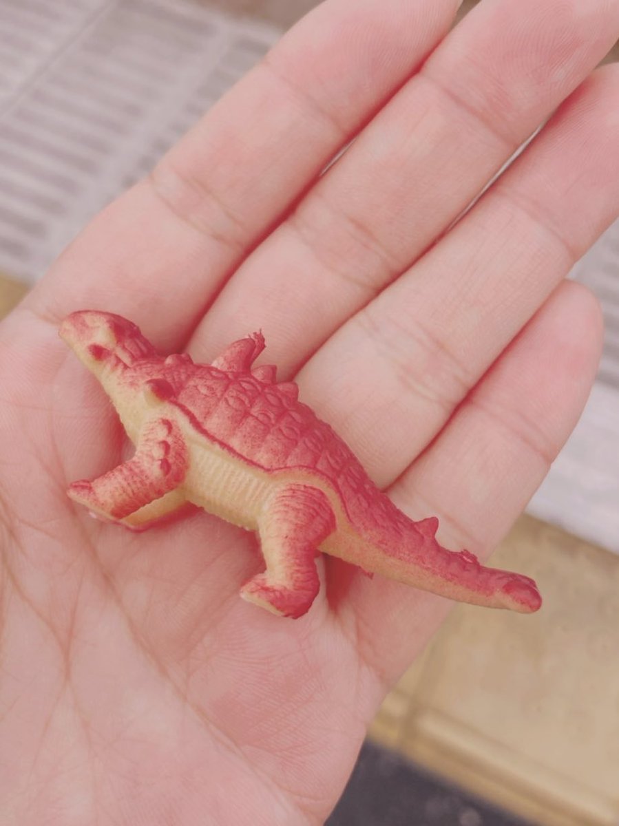 Amittyo160's tweet photo. これから仕事だけど、ポケットから恐竜出て来た🦕
#育児あるある https://t.co/VOO8CBS3x8