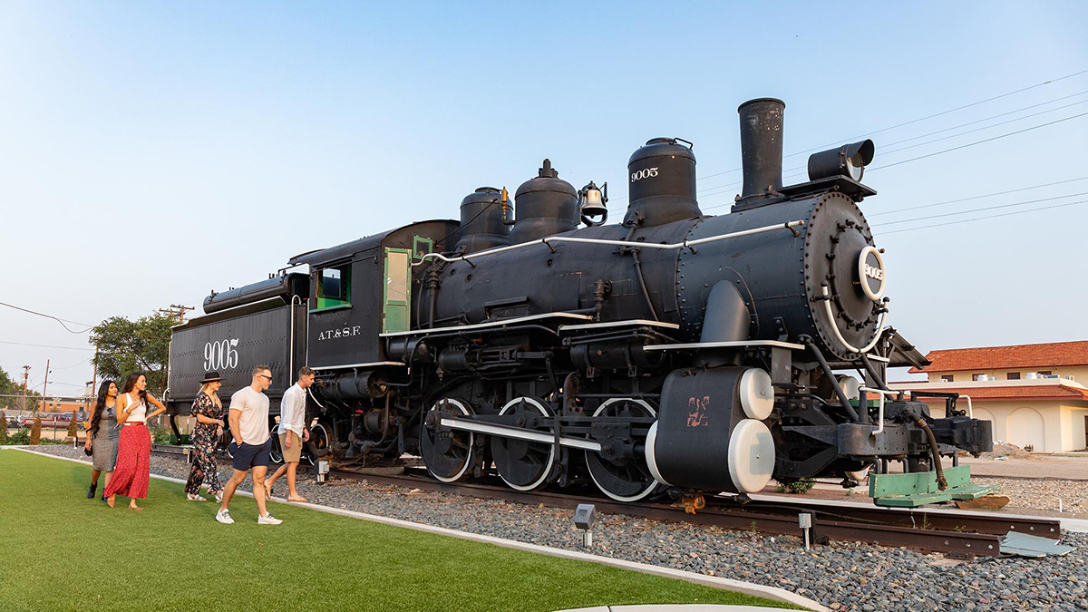 NMMagazine's tweet photo. From its start as one of the busiest stops on the Santa Fe Railway to its rich music history, Clovis has evolved into a community with a progressive country vibe that looks to the future. #NMTrue #AllinClovis #endlesshorizons #ClovisRocks #promotion https://t.co/jdWvahlzMG https://t.co/PtBR7eyvsH