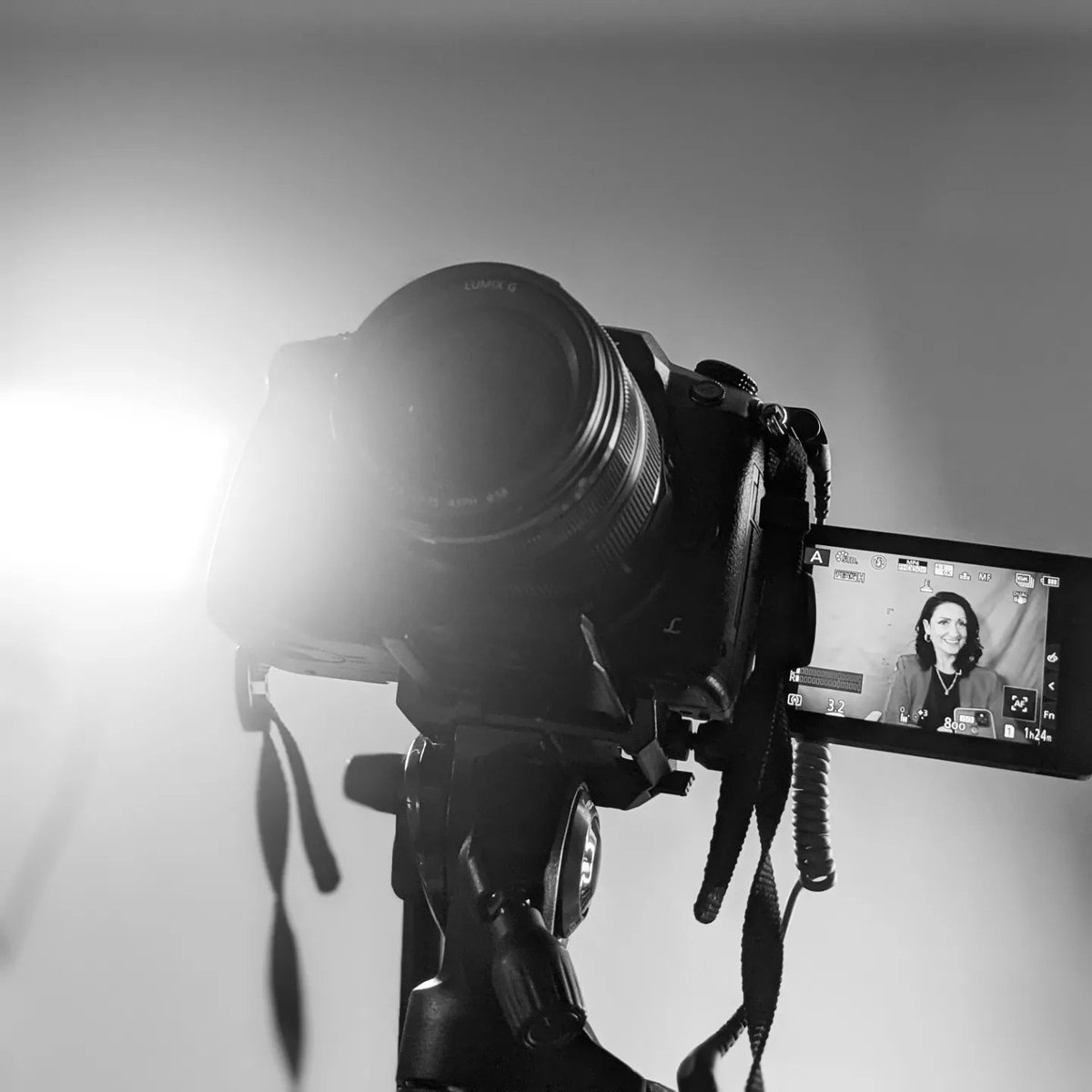 TVZaraJ's tweet photo. I love International Women's Day and this year, there's a whole week of exciting work and events to celebrate.
Today it kicked off with an exciting project for BBC Studios. Coming soon...
#iwd2022 #writer #filmmaker #actor #comedian #directoe #producer #bts #comedy https://t.co/4d0ogcluIY