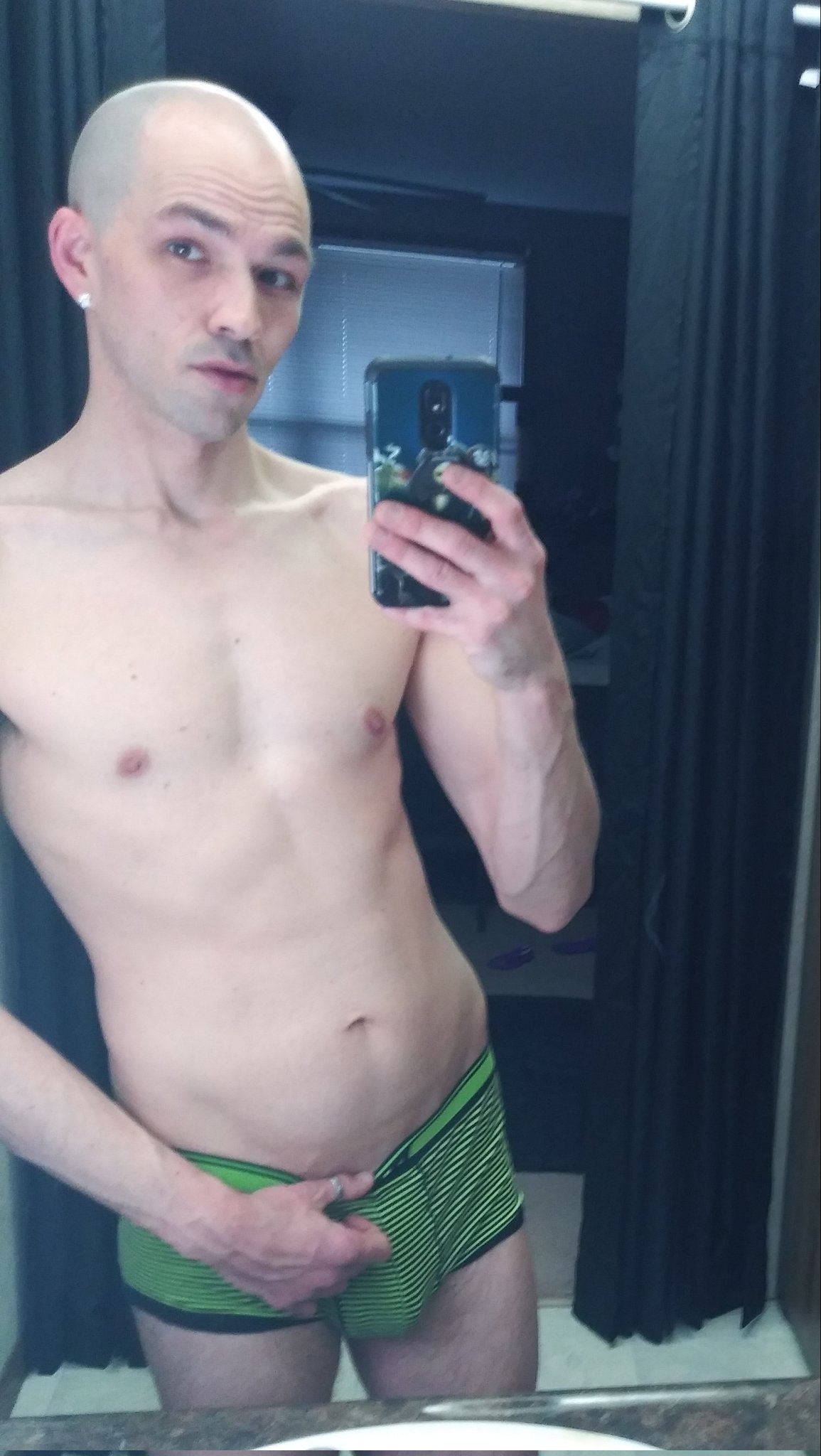 1 pic. So... I've been working out again ...and ACTUALLY see some progress finally. Hooray!!!!! Lol.