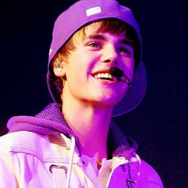 kidrauhlhive's tweet photo. Justin Bieber         Justin Bieber
at 16                       at 28 https://t.co/7iw0wDxoBY