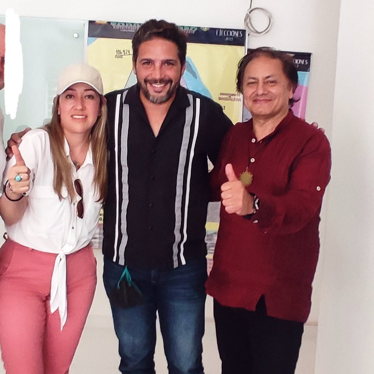 Hoy estuve compartiendo con <a href="/agmethescaf/">AGMETH ESCAF</a> y con mi esposa Beth, el evento de ayer en Barranquilla fue apoteósico.

El Caribe será la punta de lanza del CAMBIO en Colombia, este domingo salgamos masivamente a votar por <a href="/petrogustavo/">Gustavo Petro</a> en la consulta presidencial del <a href="/PactoCol/">Pacto Histórico Oficial</a>.