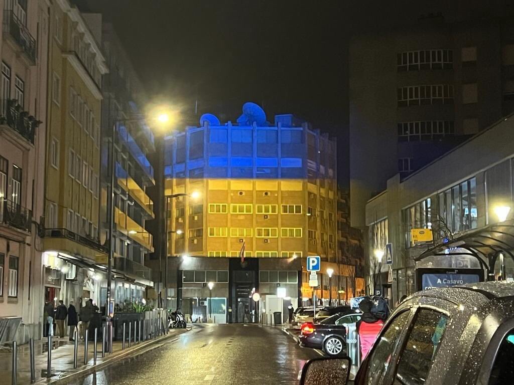 Alguém está a trollar a embaixada russa em Lisboa...
