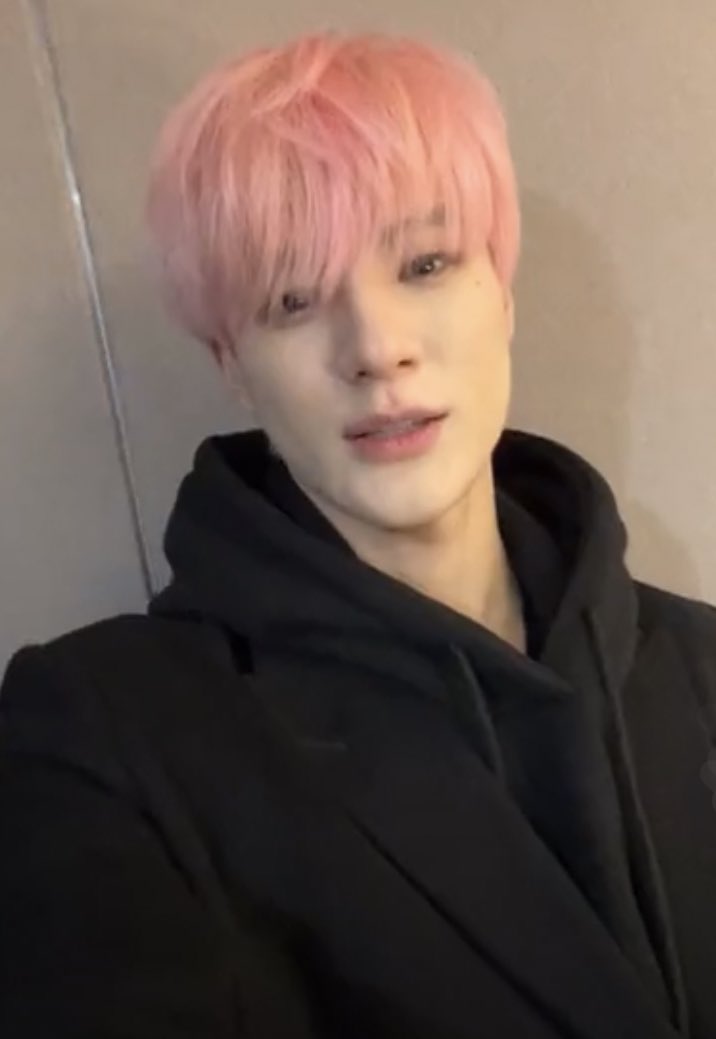 jenoperhour's tweet photo. pink jeno we will miss you when you are gone https://t.co/XQltLrZdjZ