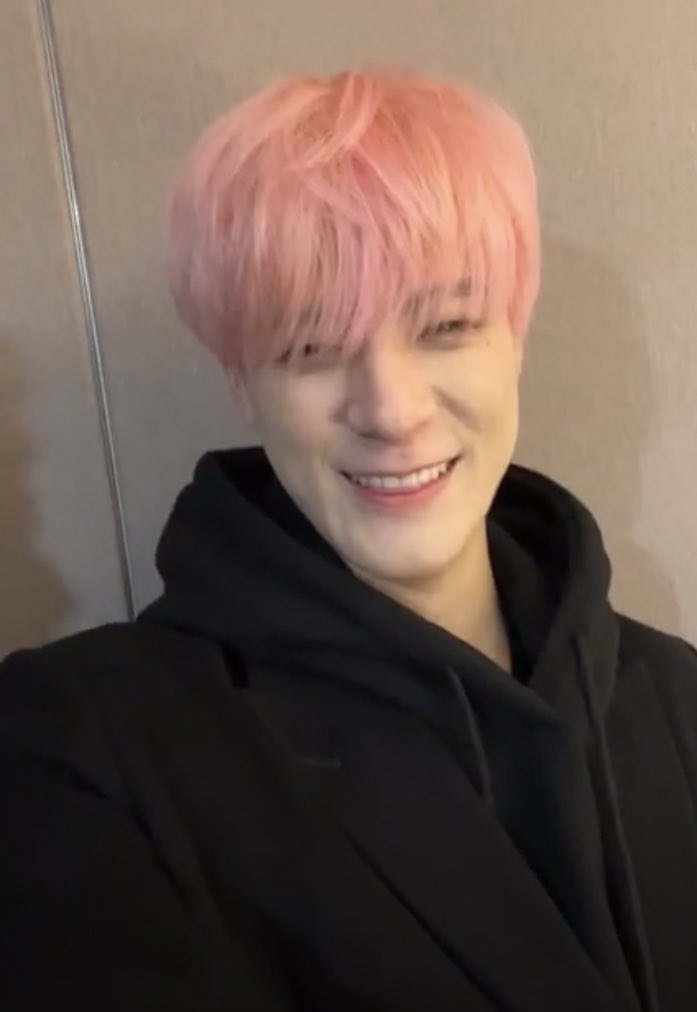 jenoperhour's tweet photo. pink jeno we will miss you when you are gone https://t.co/XQltLrZdjZ