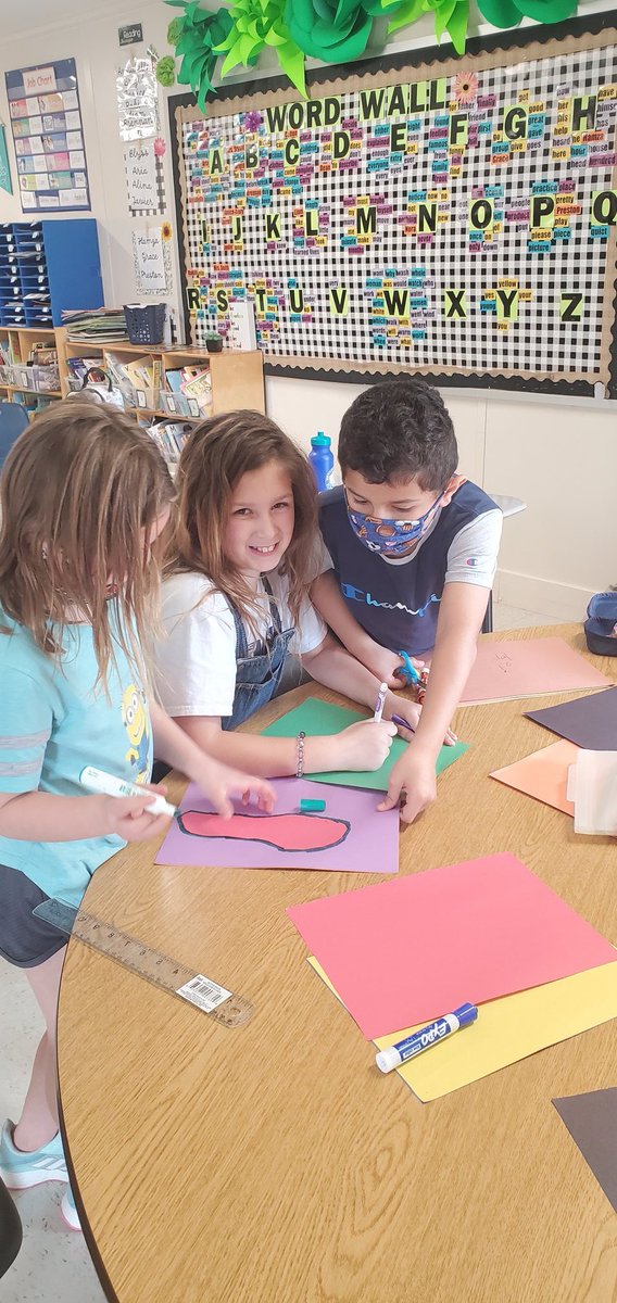 JSmith_WHES's tweet photo. These intelligent scholars rocked the launch of our measurement unit by creatively making beds made for a Queen! #groWHere https://t.co/1LGzTaKeNE