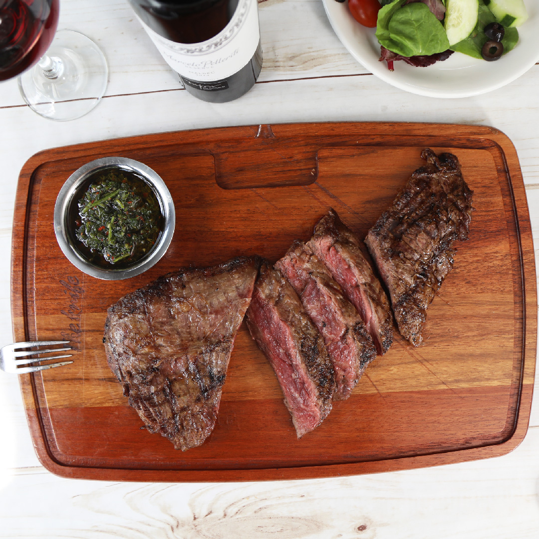 theknifeus's tweet photo. ¡En The Knife te ofrecemos lo mejor!

#theknifeexperience #parrillaargentina #argentiniangrill #amantesdelacarne #meatlovers #allinclusive #grilledmeat #amantesdelacarne #shortribs #steaklovers #grilling #steakhouse https://t.co/5M0Rd1VWXk