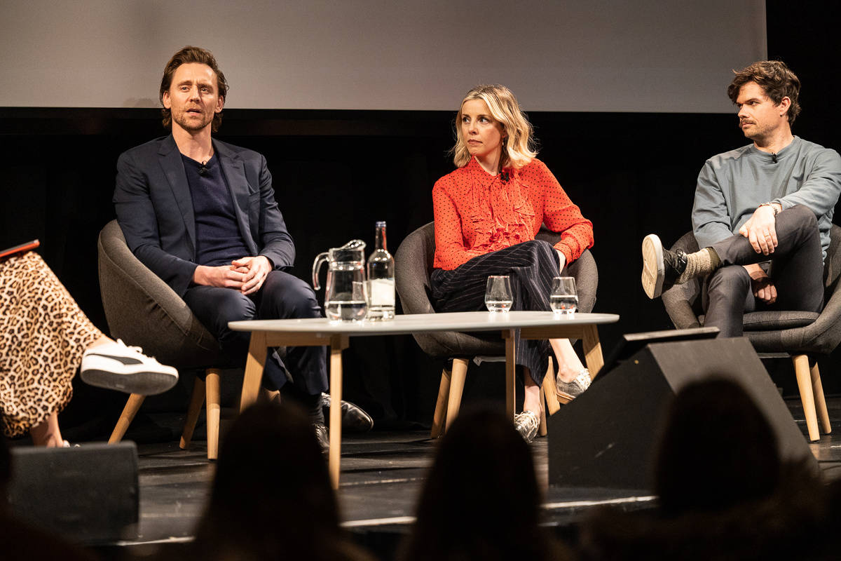 THiddlestonMx's tweet photo. Tom Hiddleston, Sophia di Martino y Michael Waldron en el panel Loki: Behind the scenes. Marzo 2, 2022
#Loki #RTSevents
Vía Torrilla 11 https://t.co/RXNfUyLweB
