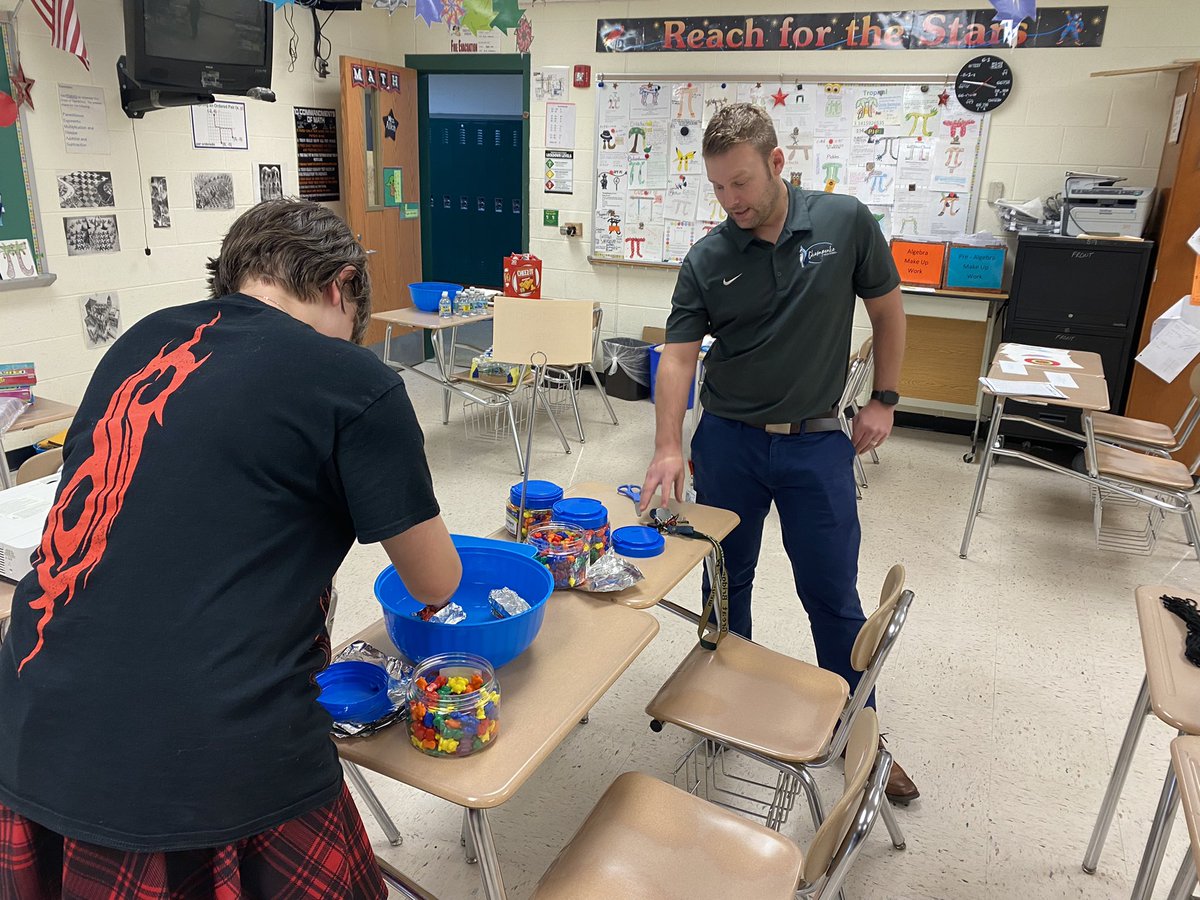 FallonLizGraham's tweet photo. Visited @GreatBridgeMid for their Math Open House hosted by the amazing Mrs. Allen! If you need a math resource recommendation or hands on activity, she’s the expert! #PiDay #CPSMath https://t.co/az7tBpwT46
