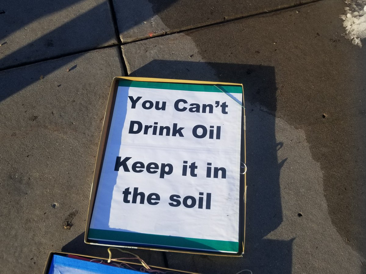 WomensMarchMN's tweet photo. Pipeline Blues Vigil every Monday without fail to can join WAMM and Veterans for Peace Chapter 27 in telling Gov Walz to Stop Line 3! 
*New time next week 5-6pm.
@WAMMwomen @climatejusticem #veteransforpeace #stopline3 #waternotoil #waterprotectors https://t.co/ygj1ta47j1