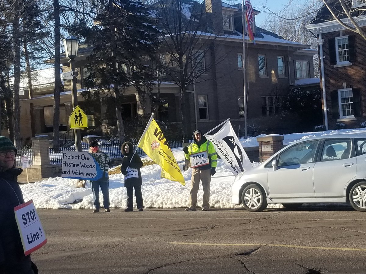 WomensMarchMN's tweet photo. Pipeline Blues Vigil every Monday without fail to can join WAMM and Veterans for Peace Chapter 27 in telling Gov Walz to Stop Line 3! 
*New time next week 5-6pm.
@WAMMwomen @climatejusticem #veteransforpeace #stopline3 #waternotoil #waterprotectors https://t.co/ygj1ta47j1