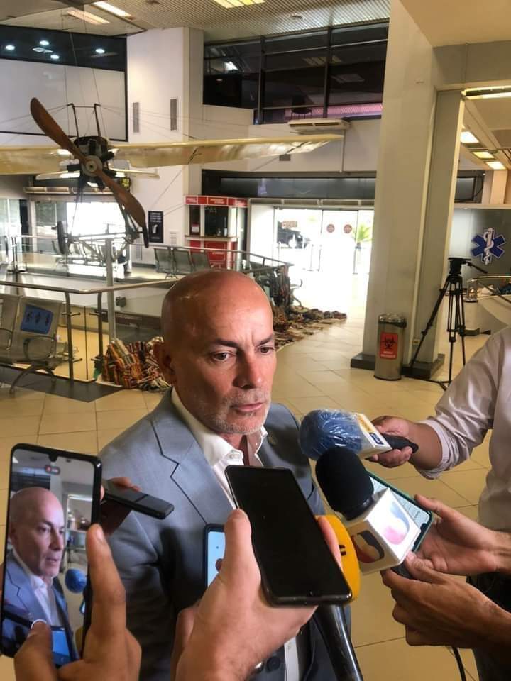 reinaldo_nu's tweet photo. Miguel Cardona envío una nota a la Apf, Quiere cambiar la sede del superclasico, por lo acontecido con la barra de Cerro, En la nota menciona que quiere jugar en el Defensores, sin hinchas de Cerro..jua jua jua jua jua https://t.co/55WlA6O2hI