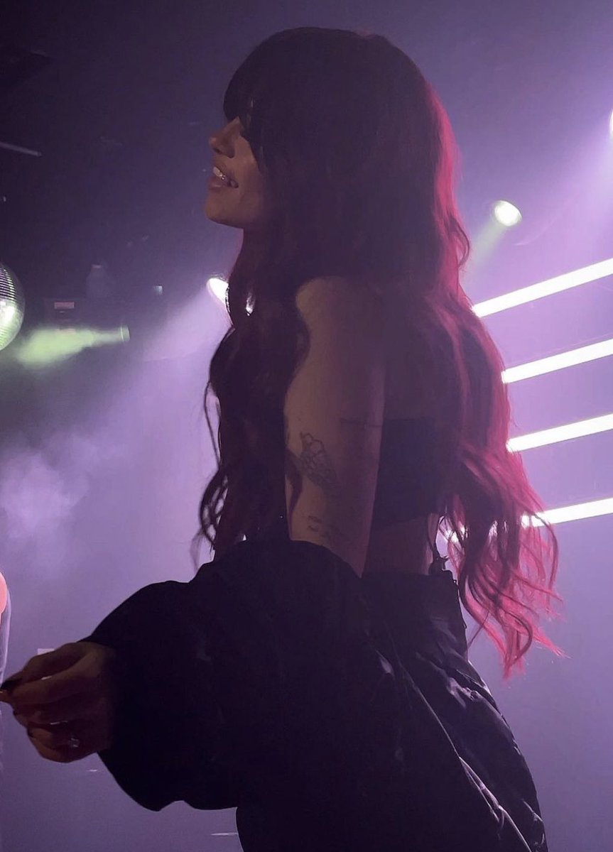 imsxlly's tweet photo. concert throwback!!!
so unbelievably proud of nessa <3 

@nessabarrett 
@thenessanation https://t.co/hq4kKDhllV