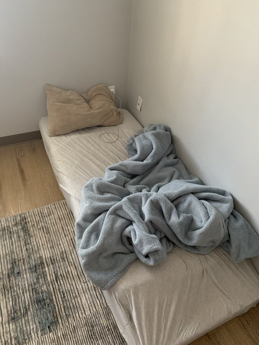 just dropped 1k+ on Grailed nd I’m still living like this🐐🐐(it’s not even a single mattress it’s 2 pieces of foam)