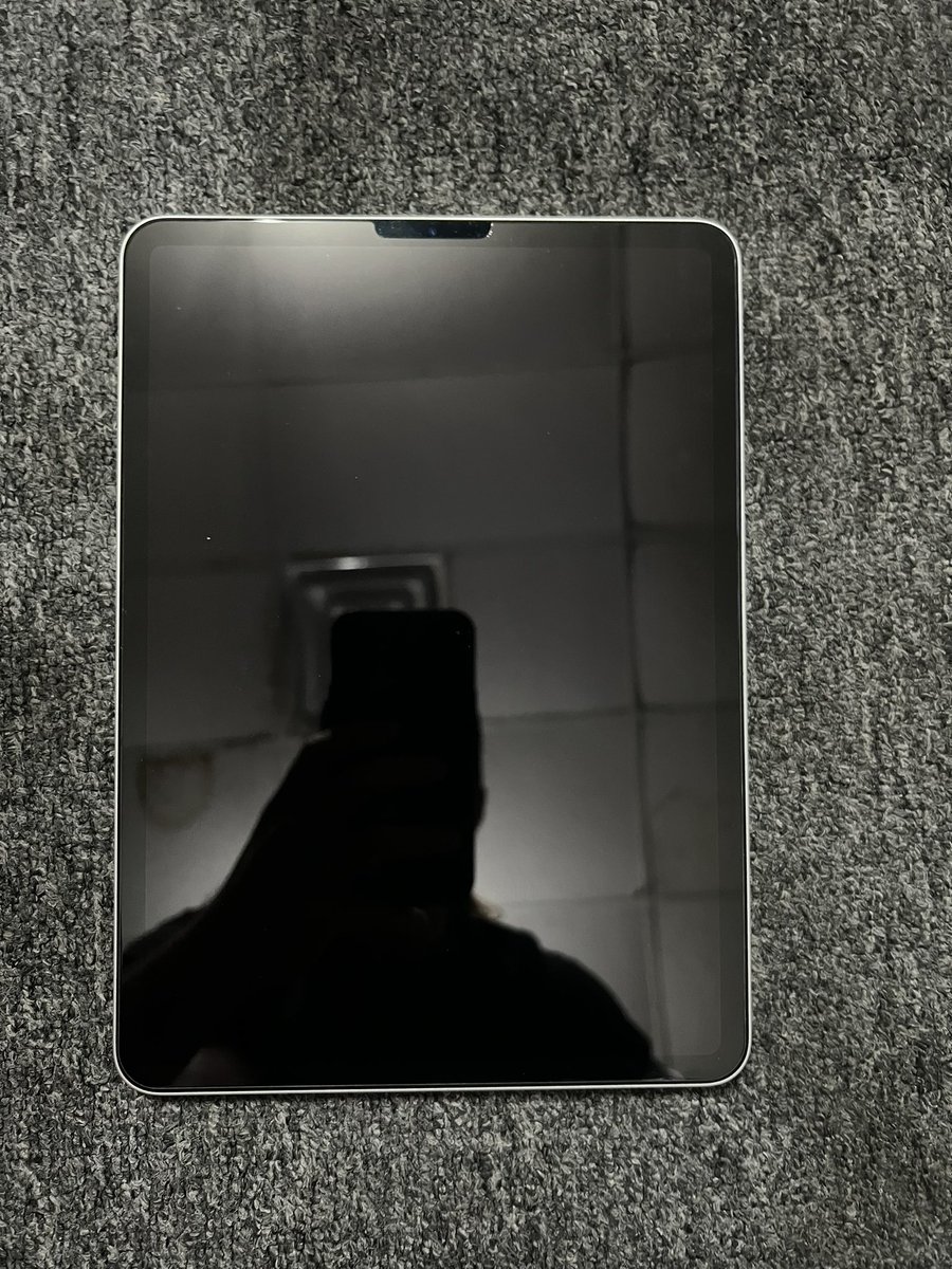 hunter0neil's tweet photo. Anyone need an iPad Pro 512gb 2018 edition? Message me https://t.co/oetcKPECSS