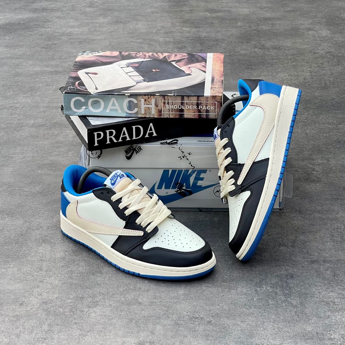 Runway69fits's tweet photo. Lit Sneakers Policy!
Size: 40-45
Price: 33000
Payment on delivery within Lagos 🤝
Nationwide delivery 🇳🇬 https://t.co/GGHfxg1bGi