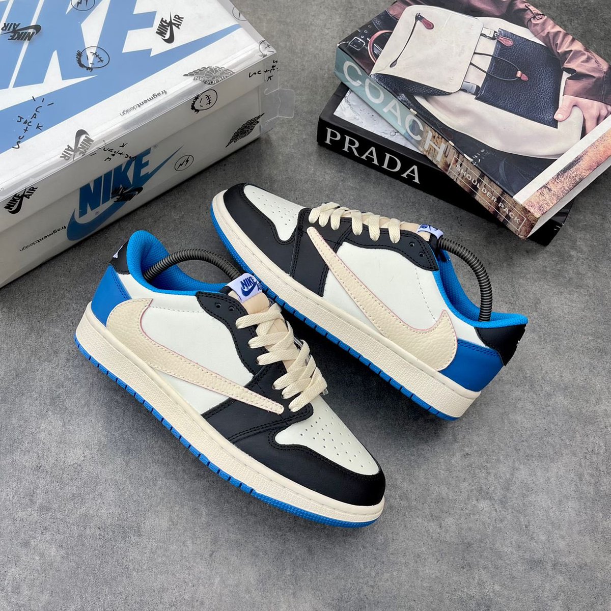 Runway69fits's tweet photo. Lit Sneakers Policy!
Size: 40-45
Price: 33000
Payment on delivery within Lagos 🤝
Nationwide delivery 🇳🇬 https://t.co/GGHfxg1bGi