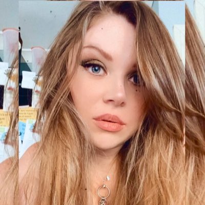 TabbyJane09's tweet photo. Happy Monday beauts ♥️ Don’t let your fears take control, even when it’s hard ♥️ #MondayMood #selfie #mondayselfie #emergedfrommygaminghole https://t.co/oVmx1JEJlb