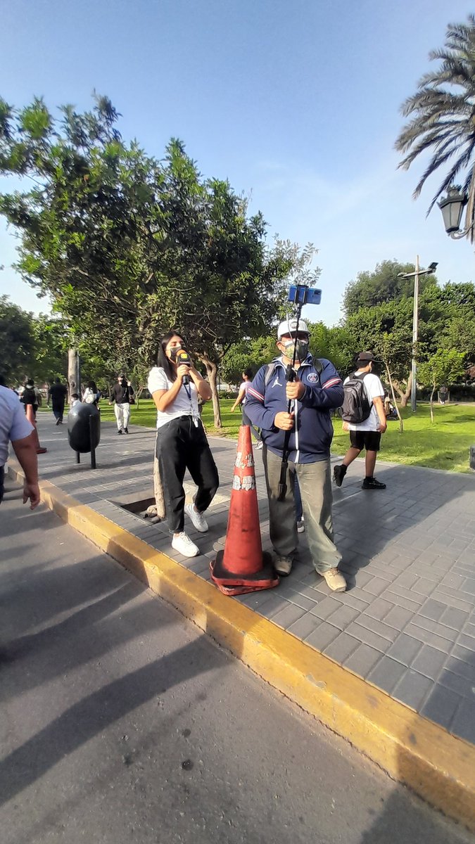TeamPatriotaPE's tweet photo. Infiltrados atónitos grabando la marcha de mas de 100.000 PATRIOTAS.
Háganlos famosos!
#Marcha5M
#CanalNDesinforma 
#VacanciaPedroCastilloYa https://t.co/eHwaw9HnwE