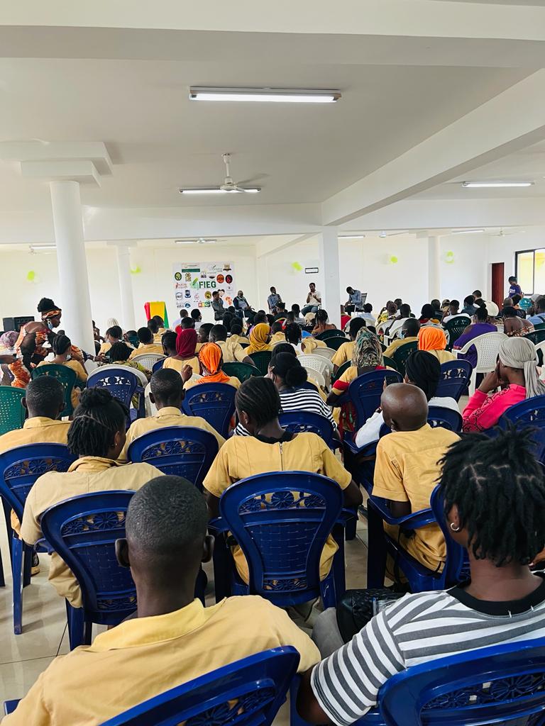 foire_l's tweet photo. #FIEG_2022 
#24FÉVRIER 
#JOUR1
Premier panel autour de l'écriture et son importance dans le processus de développement durable. 
#ZoomPhotographie 
#KCONCEPT 
#HARMATTANGUINÉE https://t.co/mIdzIs1iSW